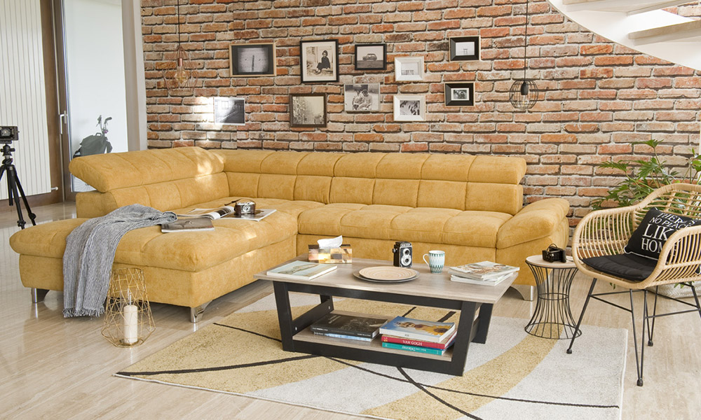Fular plaid multiusos RAYAS en gris claro sobre sofa rinconera GÉMINIS