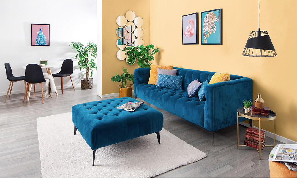El sofá VEGA, la mini mesa GOLDEN, el espejo ZIRCON, la lámpara DOTS o los cuadros de inspiración animal con colores vivos son elementos ideales para una decoración moderna de estilo boho chic decoración moderna