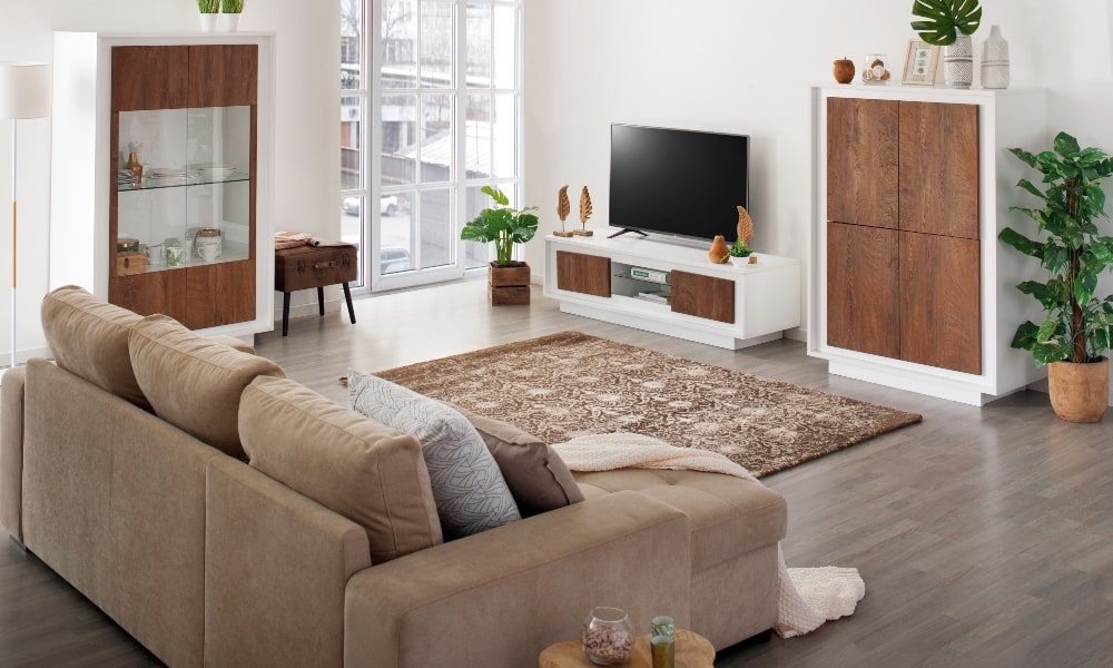 cojines adecuados para sofa neutro salon moderno