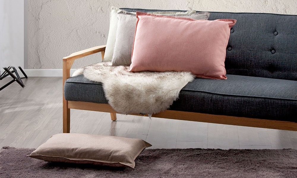 juegos de cojines para decorar sofa en color neutro