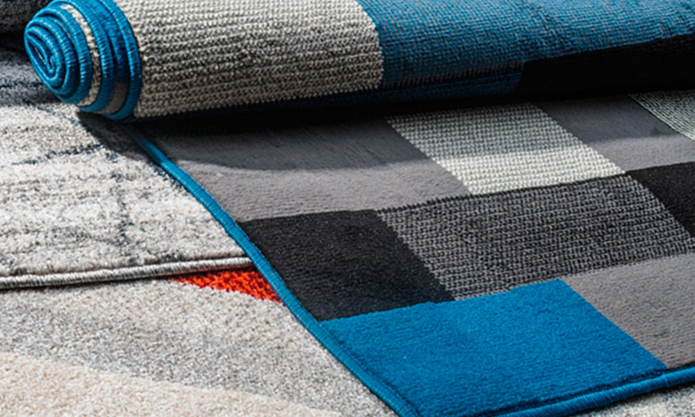 Azul, gris y negro son los colores disponibles de la alfombra. Atrévete a darle protagonismo a la superficie de cualquier estancia de tu casa. como limpiar la alfombra