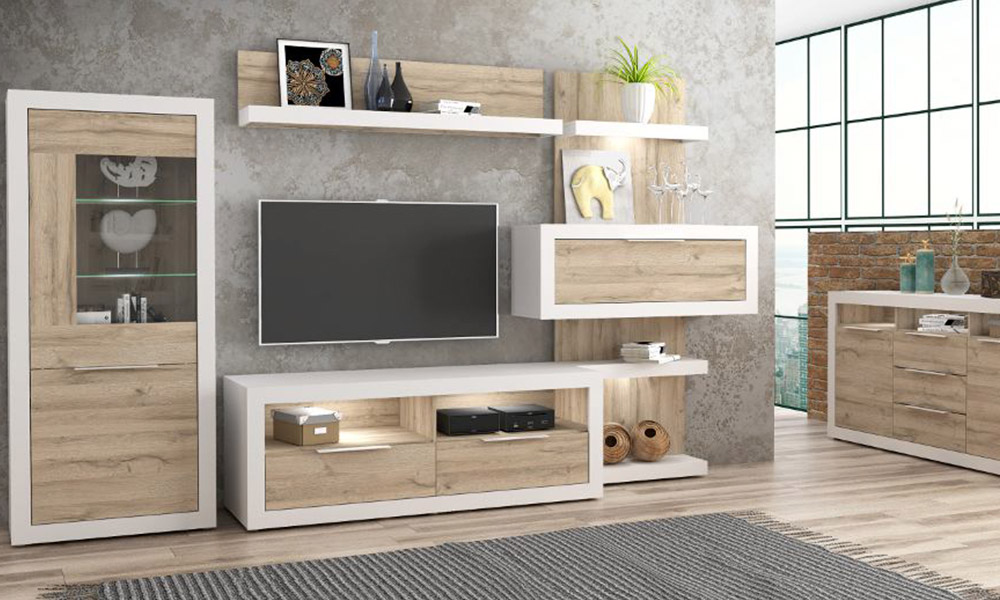 Para cuidar tus muebles de madera, como los del salón, recuerda no usar productos abrasivos y no mojarlos demasiado limpieza de muebles de madera